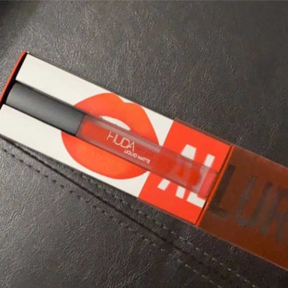 NEW | Bundle Huda Beauty Matte Red Liquid Lipstick & Lashes - Picture 2 of 4